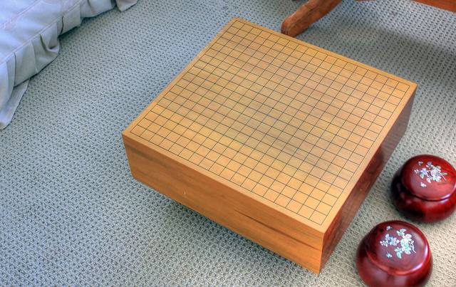 围棋战术解析：节奏与空间如何决定走势（产业未来视角）